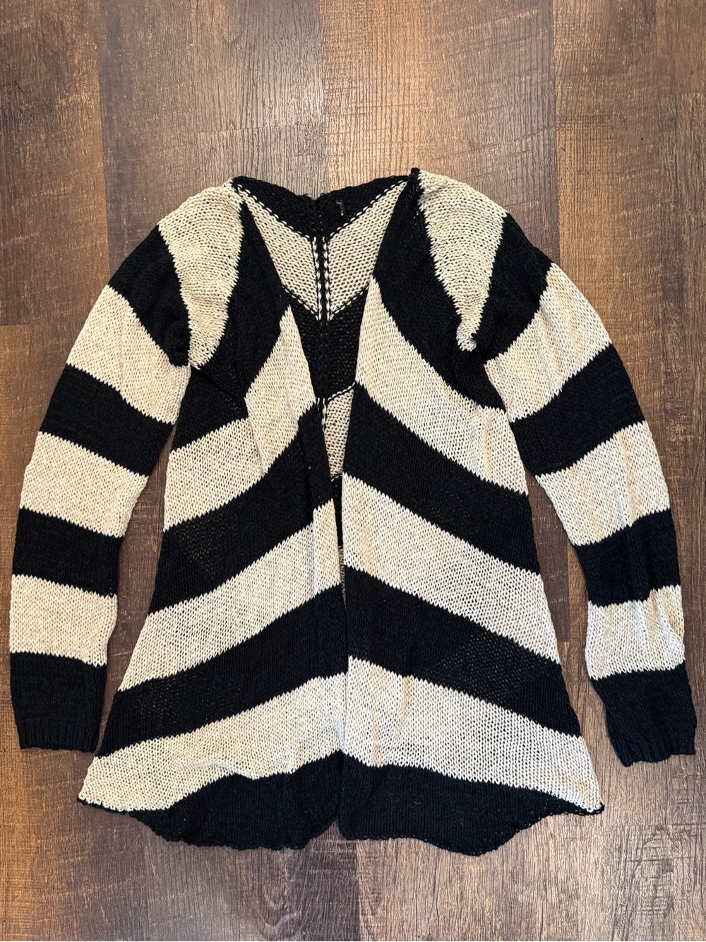 Forever21 black and tan Chevron print cardigan